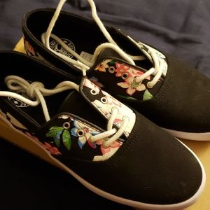 Brand new Etnies Corby women's black, pink, white